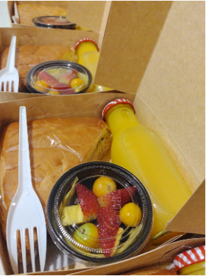 [209] COMBO SANDWICH DANES/JUGO NATURAL/FRUTA