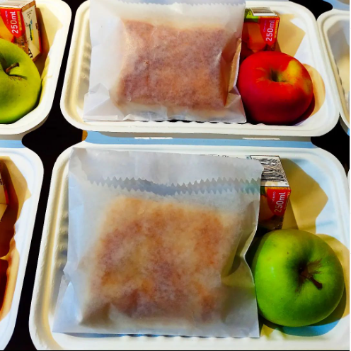 [227] COMBO PASTEL HOJALDRE-CARNE/BEBIDA/FRUTA