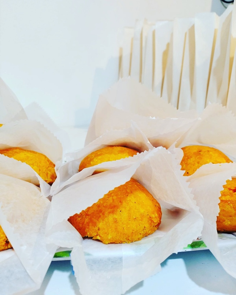 [231] COMBO PASTEL POLLO FRITO/BEBIDA 200ML/DULCE