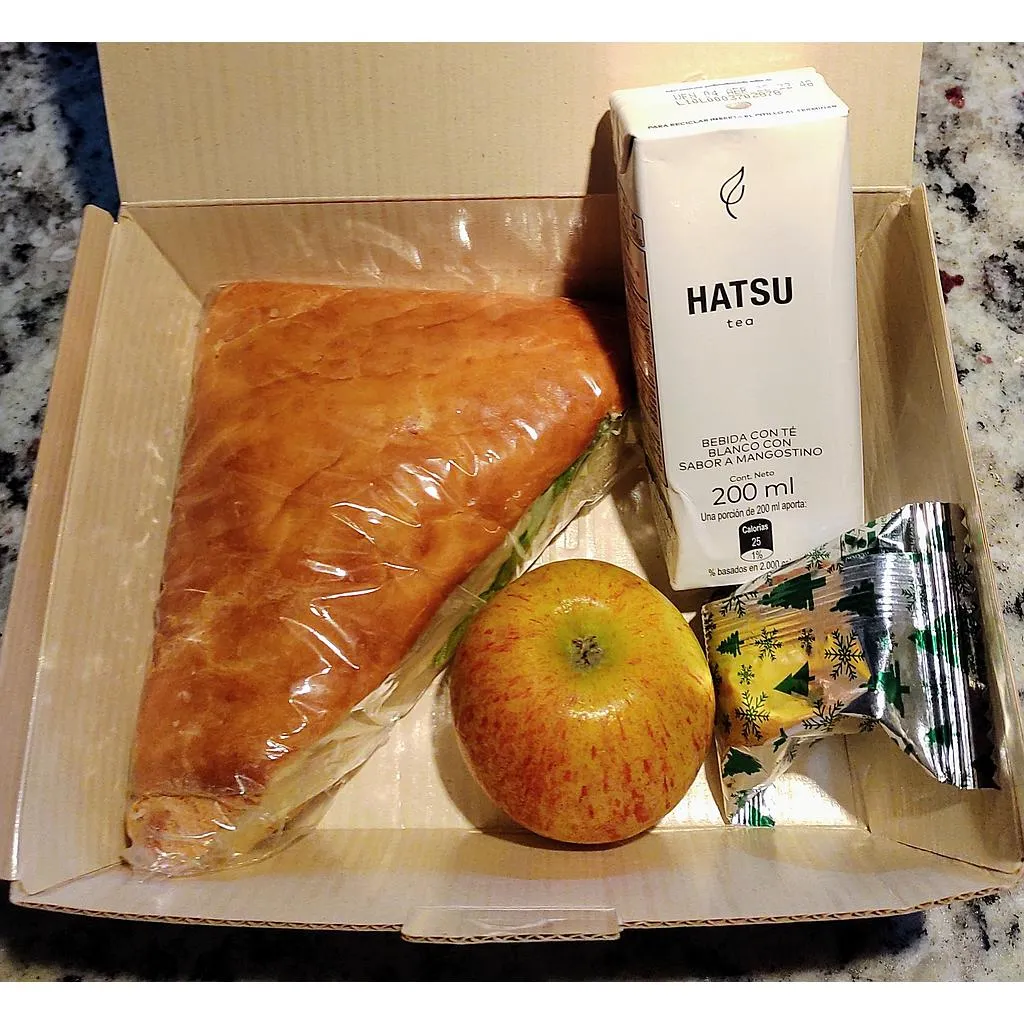 COMBO SANDWICH HAWAIANO/BEBIDA 200ML/FRUTA/DULCE