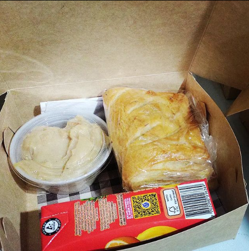 CAJITA NAVIDEÑA (PASTEL CARNE/NATILLA/BEBIDA 200ML)