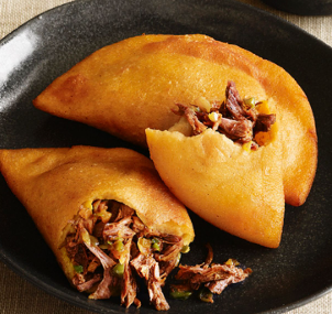 [215] COMBO EMPANADA CARNE/BEBIDA 200ML/DULCE
