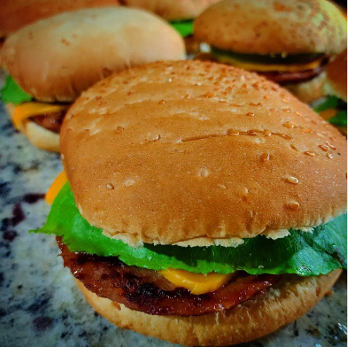 [216] COMBO HAMBURGUESA QUESO/BEBIDA 200ML/DULCE